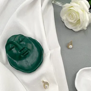 Creative resin human face jewelry dish tray aesthetic home decor tabletop display tray.