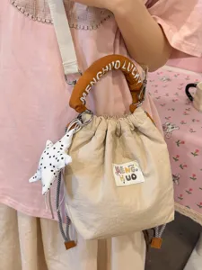 Graziosa borsa a secchiello stile ins giapponese con manico arancione e ciondolo a stella
