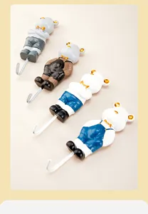 Simpatici ganci da parete a forma di orso di cartone animato portachiavi decorativi in resina.