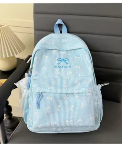 Sac à dos d'écolier en vichy bleu avec nœuds brodés et logo AIYAYOU de style japonais.