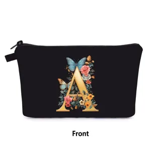 Vista frontale della trousse nera con un elegante design floreale della lettera A dorata