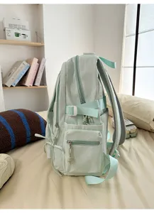 Vue détaillée de côté d'un sac à dos d'écolier vert menthe clair à fermetures éclair