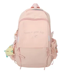 Vue détaillée du sac à dos rose pour filles avec broderie et petit pendentif mignon