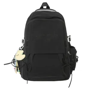 Gros plan sur un sac à dos d'école noir avec broderie 'Have a good day' pour filles