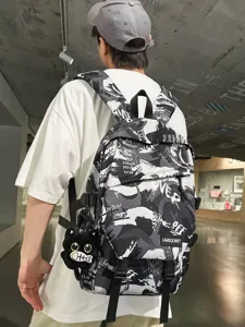 Dunkler Graffiti-Rucksack für Schüler mit großem Fassungsvermögen und Anhänger
