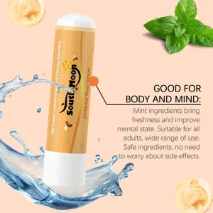 Vista dettagliata dello stick inalatore nasale alle erbe South Moon con menta rinfrescante.