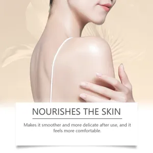 Détail de soin de la peau lisse et délicate montrant une profonde nutrition après le savon.