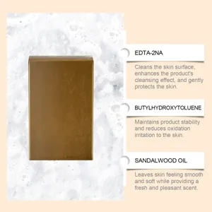 Vue détaillée du savon au bois de santal mettant en valeur ses actifs nettoyants.