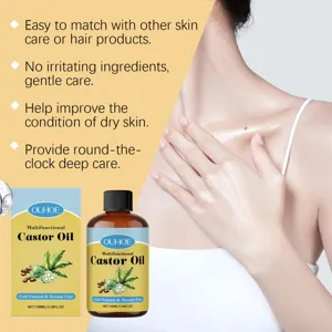 Gros plan d'huile de ricin bio sur la peau, montrant une texture douce et une hydratation profonde.