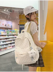 Mochila escolar blanca con estampado de corazones y un lindo colgante de estrella