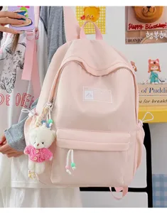 Zaino scolastico rosa minimalista con un simpatico ciondolo a forma di orsetto bianco