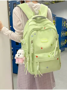 Rückansicht eines hellgrünen Schulrucksacks im koreanischen Stil mit Hundehänger.