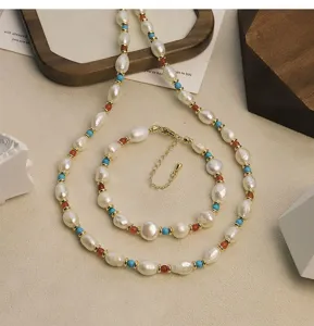 Detailed view of the natural freshwater pearl, turquoise and agate bead jewelry set