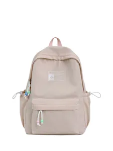 Semplice zaino scolastico beige dal design minimalista con tiranti in perline colorate.