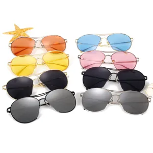 Trendige Pilotenbrille mit farbigen transparenten Gläsern und Metallrahmen Set