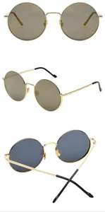 Dettagli di occhiali da sole rotondi alla moda con montature dorate e lenti colorate