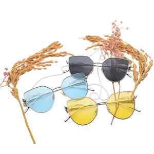 Trendige Sonnenbrille der Flügel-Serie mit farbigen Gläsern und Metallrahmen für Unisex