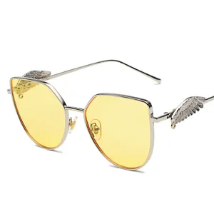 Modische Sonnenbrille der Flügel-Serie mit gelben Gläsern und stilvollem Silberrahmen