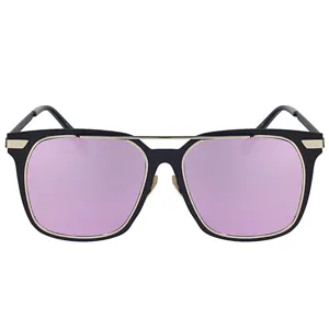 Lunettes de soleil aviateur modernes avec monture en métal doré et verres teintés rose vif