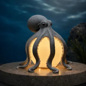 Lampe de table pieuvre créative avec base sphérique lumineuse, veilleuse océanique unique.