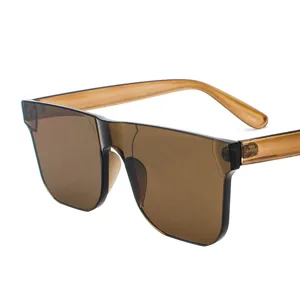 Gafas de sol cuadradas de gran tamaño con lentes de té y montura ámbar