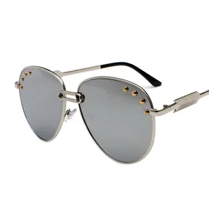 Μοντέρνα γυαλιά ηλίου aviator με χρυσά πριτσίνια και μεταλλικούς βραχίονες με βέλη
