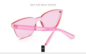 Vue latérale de lunettes de soleil œil de chat transparentes roses sans monture