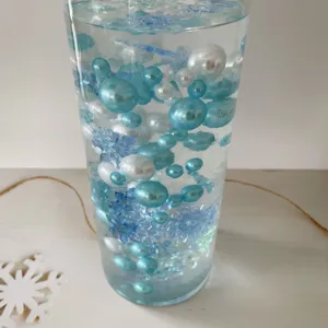 Perle blu e bianche riempitivo per vasi con fiocchi di neve per decorazione candelabro.