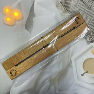 Exquisito marcapáginas de madera hecho a mano y separador de discos decorativo y elegante.
