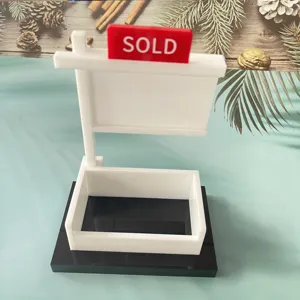 Vista dettaglio porta biglietti da visita immobiliari, espositore in acrilico con sold.