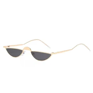 Lunettes de soleil chat à demi-monture en métal doré tendance pour le style.