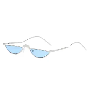 Lunettes de soleil demi-cerclées en métal argenté avec verres bleus étroits pour un style street