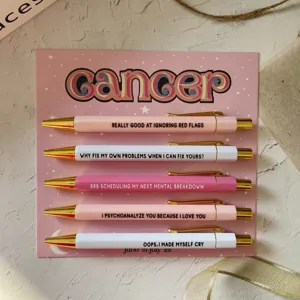 Set di 5 penne a sfera a scatto con tema segno zodiacale Cancro su cartoncino regalo.