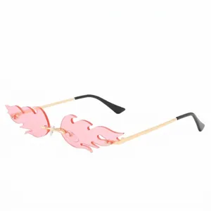 Gafas de sol sin montura en forma de llama rosa con montura de metal dorado para fiesta