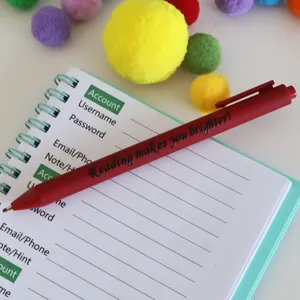 Penna gel retrattile rossa con citazione motivazionale, strumento di scrittura per ufficio.