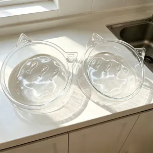 Détail de gamelle pour chat transparente, forme d'oreilles de chat, motif de poisson.