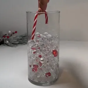Perle di riempimento per vaso in vetro trasparente e decorazione di bastoncino di zucchero.