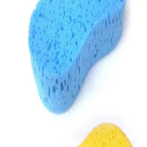 Autowasspons gedetailleerd overzicht met blauw poreus honingraatmateriaal voor auto.