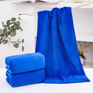Grande panno in microfibra blu per auto, ideale per un assorbimento d acqua rapido e pulizia.