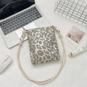 Panterprint crossbody telefoontasje met verstelbare schouderriem van touw