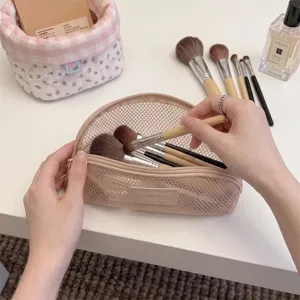 Portable mesh makeup brush bag with shell shape design and zipper closure for travel