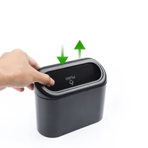 Compatto mini cestino per auto nero con pratico coperchio push per porta e scrivania.