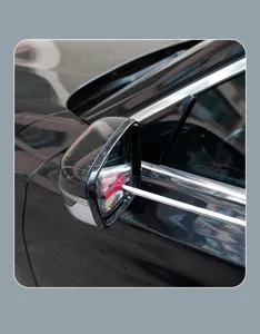 Essuie-glace pour rétroviseur de voiture avec manche télescopique et lame en silicone.