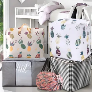 Grand sac de rangement pour couette, organisateur pliable pied-de-poule et panier motif ananas.
