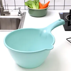 Mestolo d'acqua in plastica resistente con manico lungo per cucina cucchiaio spesso per casa