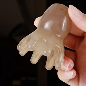 Oktopus Kopfmassagegeraet fuer Meridian Entspannung und Kopfhautpflege, braunes Design.