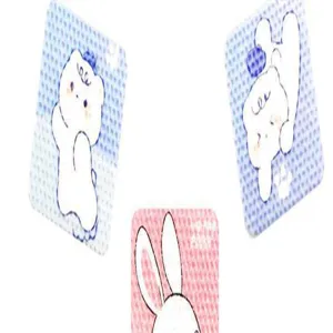 Gedetailleerd overzicht van schattige cartoon dier muggenwerende pleisters met essentiële olie.
