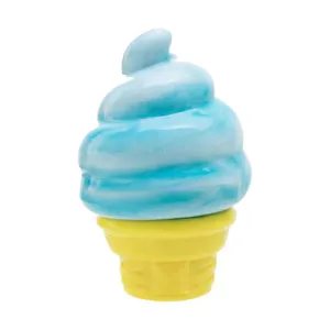 Makroansicht eines weichen blau-gelben Eiswaffel-Quetschspielzeugs zum Stressabbau