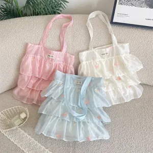 Bolsos de organza de tres niveles con bordado de mariposa en rosa, azul y blanco