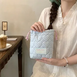 Bolsa de Almacenamiento con Cordón de Estilo Japonés Acolchada de Corazón con Lunares para Niñas Poliéster Organizador de Cosméticos